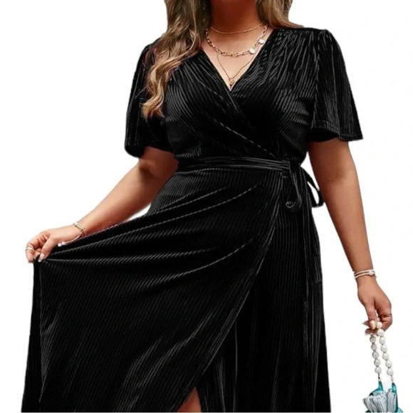 NWOT Women’s Plus Size Black Velour Split Front Wrap Dress - Picture 1 of 7